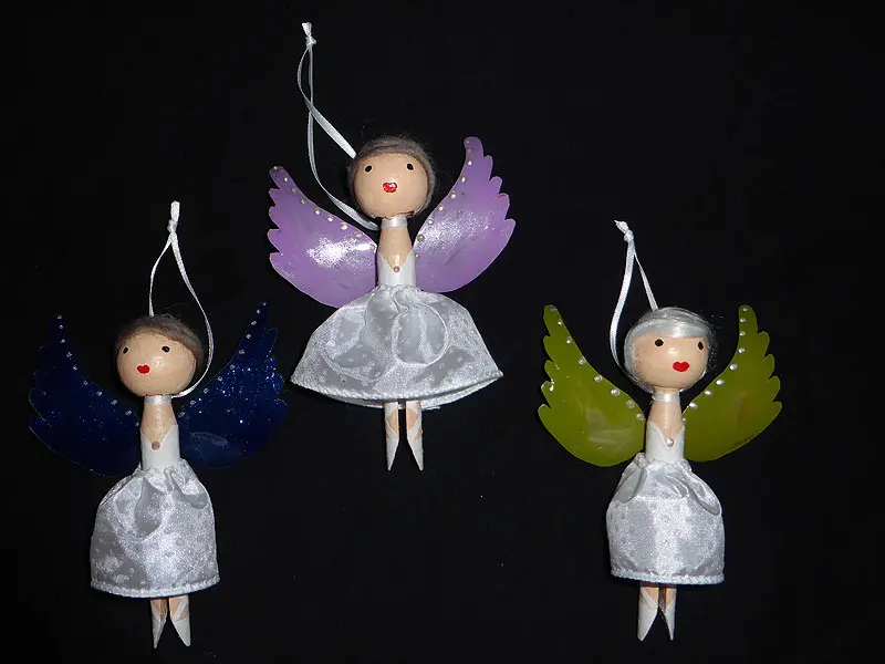 Fertige Engel aus Wäscheklammern 